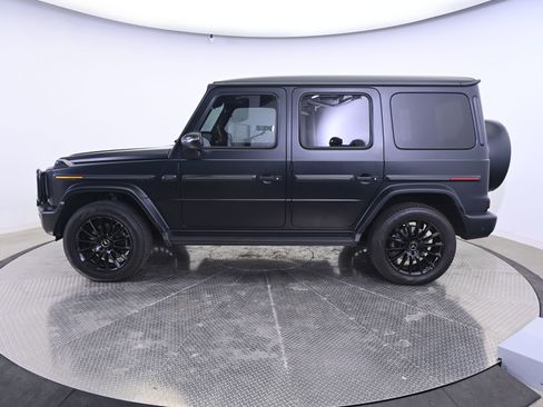 Used 2024 Mercedes-Benz G 550 image 2