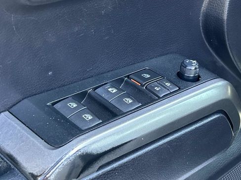 Used 2020 Toyota Tacoma SR5 RWD image 19