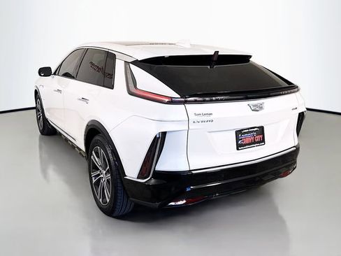 Used 2024 Cadillac Lyriq Luxury image 7