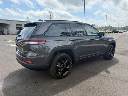 Used 2023 Jeep Grand Cherokee Altitude image 11