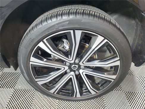 Certified 2023 Volvo XC60 B5 Ultimate w/ Climate Package FWD image 10