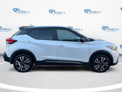 Used 2019 Nissan Kicks SR image 6