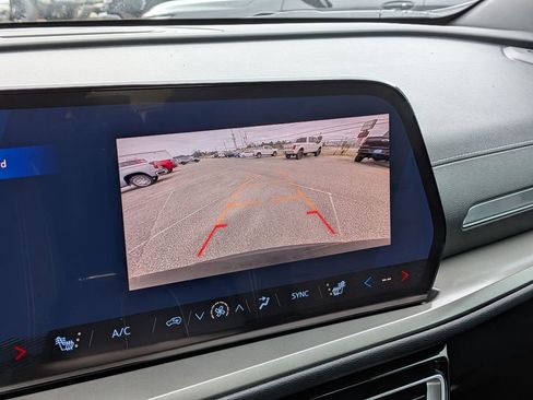 New 2026 Chevrolet Traverse LT w/ Sun and Wheel Package FWD image 24