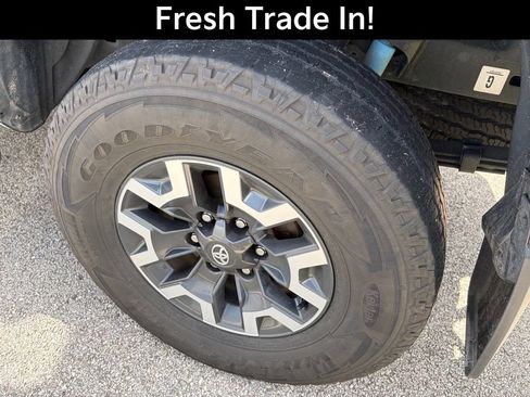 Used 2021 Toyota Tacoma TRD Off-Road w/ Technology Package AWD/4WD image 6