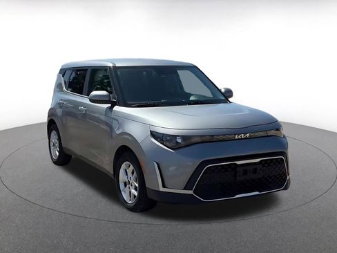 Used 2025 Kia Soul LX w/ LX Technology Package FWD image 3