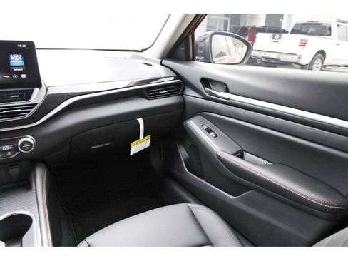 Used 2026 Nissan Altima 2.5 SR w/ SR Premium Package image 10