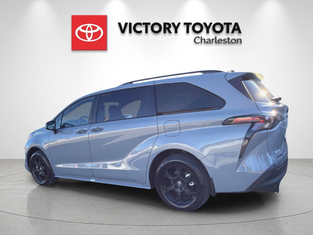 New 2026 Toyota Sienna XLE Woodland Edition AWD/4WD image 3