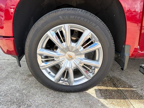 Certified 2022 Chevrolet Silverado 1500 High Country w/ High Country Premium Package AWD/4WD image 28