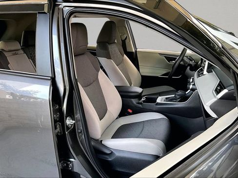 Used 2025 Toyota RAV4 XLE w/ Convenience Package FWD image 32