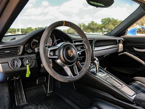Used 2016 Porsche 911 GT3 RS RWD image 3