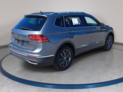 Used 2022 Volkswagen Tiguan SE FWD image 5