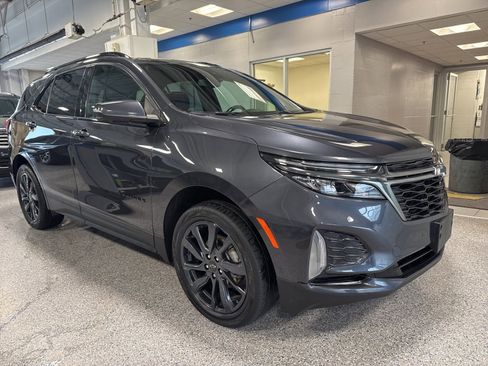 Used 2022 Chevrolet Equinox RS w/ Infotainment Package image 4