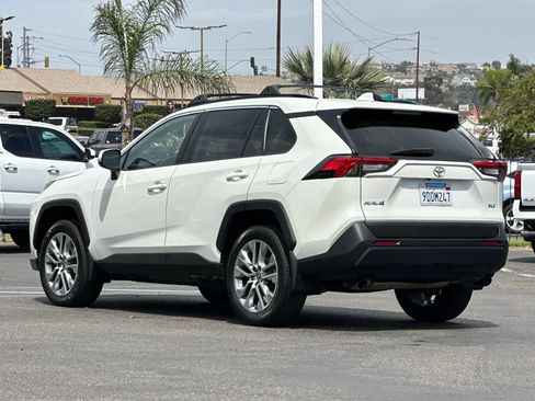 Used 2022 Toyota RAV4 XLE Premium FWD image 3