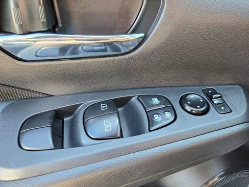Used 2024 Nissan Kicks SV FWD image 37