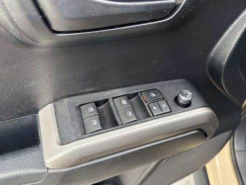 Used 2017 Toyota Tacoma SR5 image 18