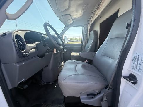Used 2006 Ford E-350 and Econoline 350 Super Duty RWD image 11