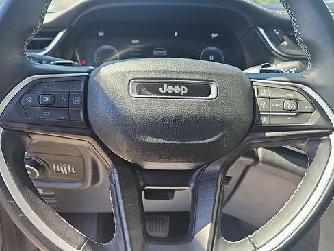 Used 2022 Jeep Grand Cherokee L Limited AWD/4WD image 17
