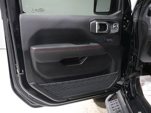 Certified 2025 Jeep Wrangler Unlimited Rubicon w/ XTREMEE 35" Tire Package image 14