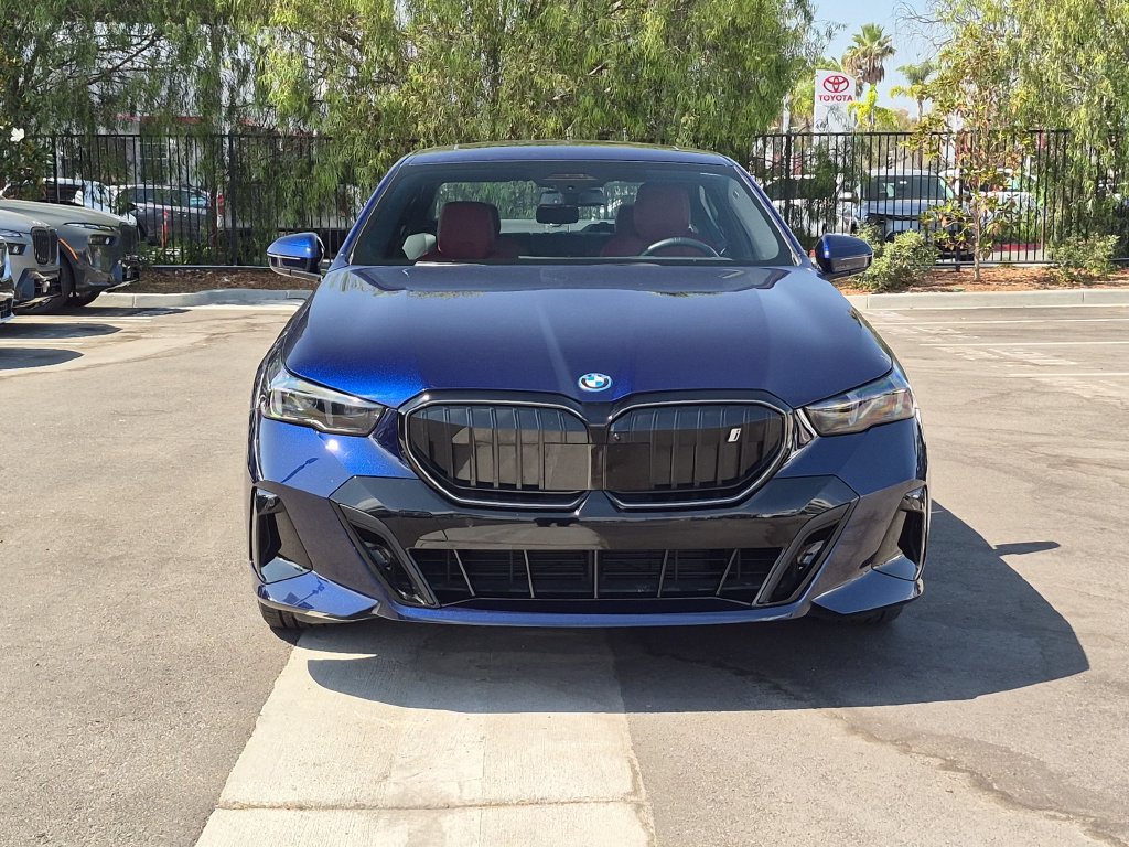 Certified 2026 BMW i5 M60 w/ M Sport Package RWD image 4