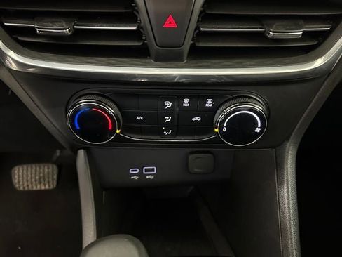 Used 2024 Buick Encore GX Preferred AWD/4WD image 24