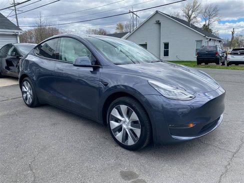 Used 2023 Tesla Model Y Long Range AWD/4WD image 7