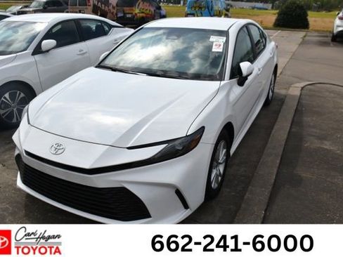 Used 2025 Toyota Camry LE image 1
