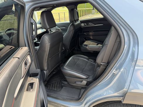 Used 2025 Ford Explorer ST AWD/4WD image 6
