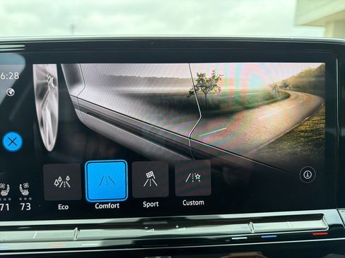 Used 2024 Volkswagen Atlas SE image 31