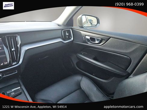 Used 2019 Volvo S60 T5 Momentum w/ Premium Package image 22