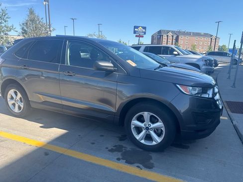 Used 2017 Ford Edge SE FWD image 2