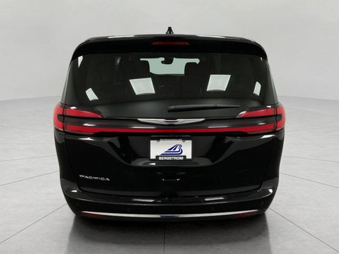 Used 2024 Chrysler Pacifica Touring-L image 5