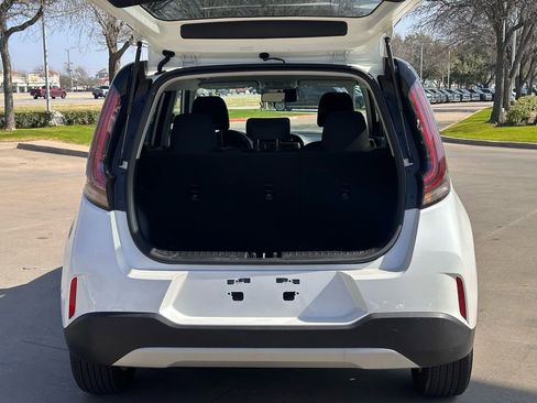 Used 2025 Kia Soul LX image 12