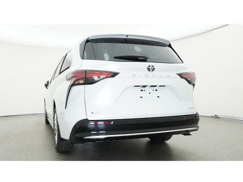 New 2026 Toyota Sienna Limited image 22