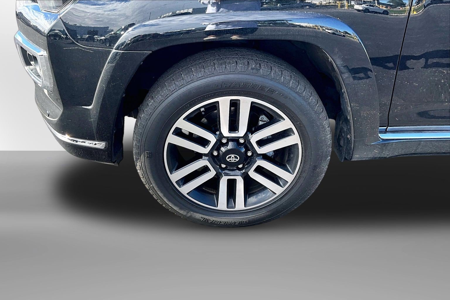 Used 2021 Toyota 4Runner Limited AWD/4WD image 3