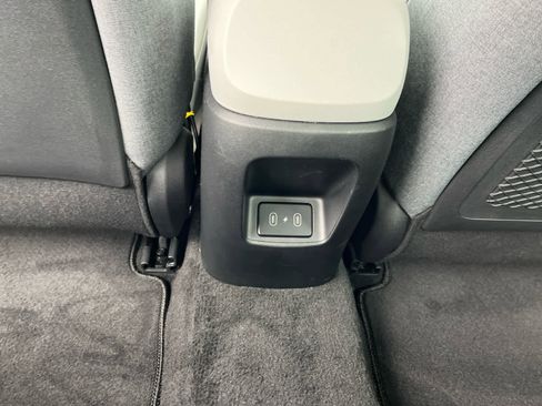 Used 2025 Hyundai Elantra Limited FWD image 22