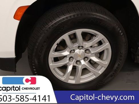 Used 2023 Chevrolet Suburban LT image 9