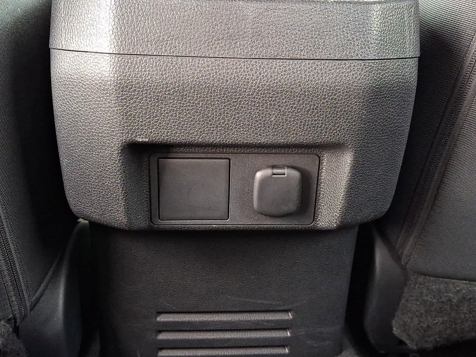 Used 2024 Toyota Tacoma TRD Off-Road AWD/4WD image 12