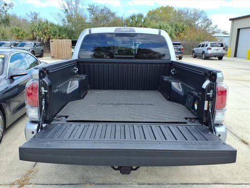 Used 2022 Toyota Tacoma TRD Sport w/ Technology Package image 9