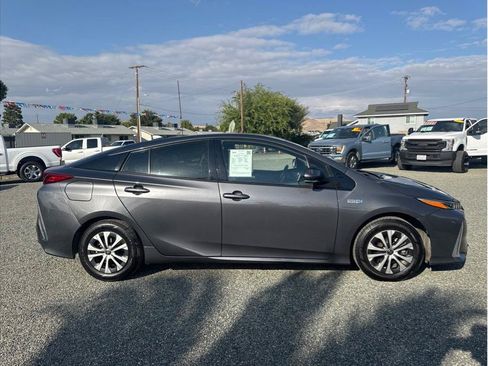 Used 2020 Toyota Prius Prime XLE FWD image 4
