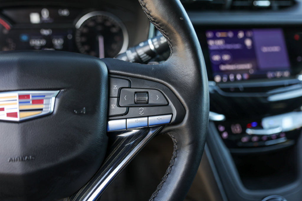 Used 2025 Cadillac XT6 Premium Luxury FWD image 13