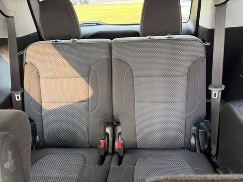 Used 2023 GMC Acadia SLE FWD image 33