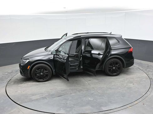 Used 2022 Volkswagen Tiguan SE R-Line AWD/4WD image 59
