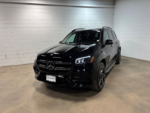 Used 2023 Mercedes-Benz GLS 450 4MATIC image 2