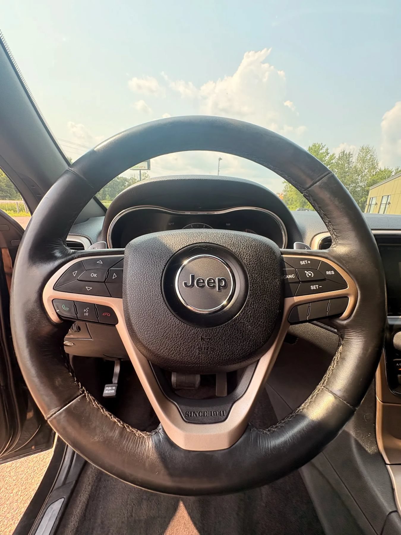 Used 2015 Jeep Grand Cherokee Limited AWD/4WD image 17