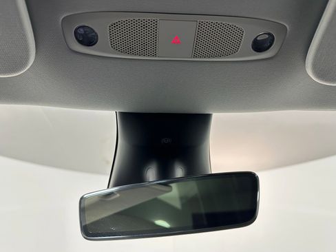 Used 2022 Tesla Model Y Long Range image 36