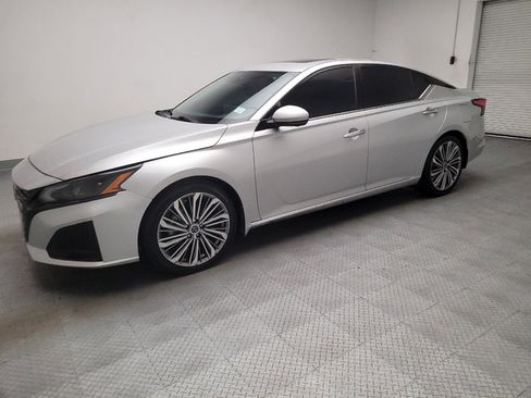 Used 2024 Nissan Altima 2.5 SL FWD image 2