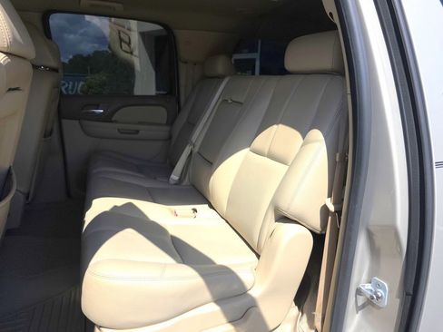 Used 2007 GMC Yukon XL SLT w/ SLT Preferred Equipment Group image 14