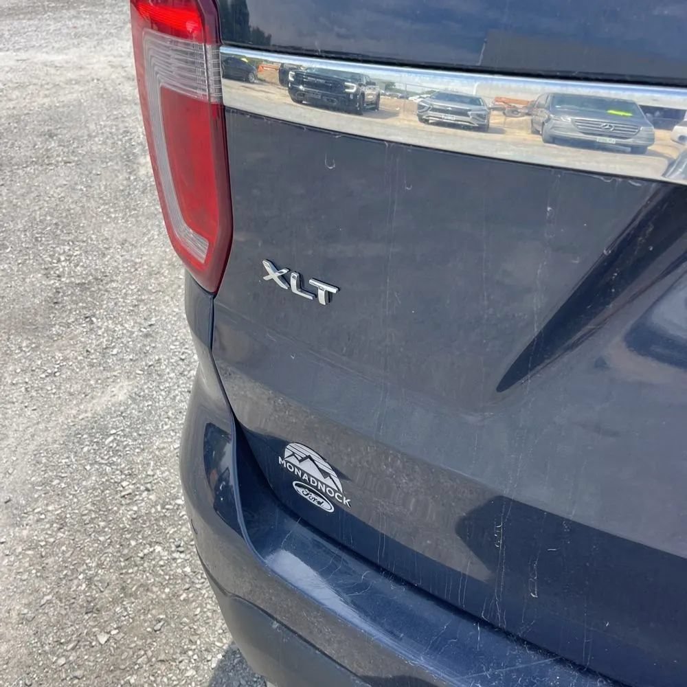 Used 2017 Ford Explorer XLT w/ Equipment Group 202A AWD/4WD image 21