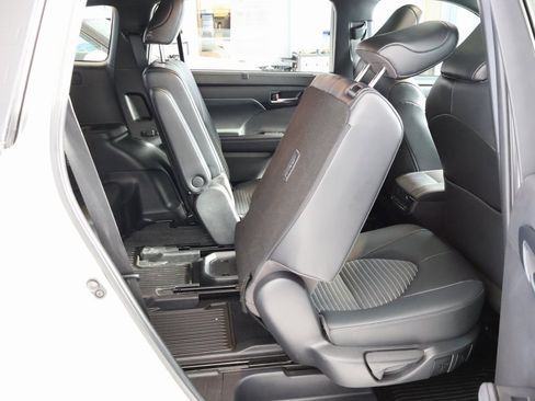 Used 2022 Toyota Highlander XSE image 34