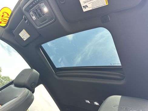 Used 2025 GMC Sierra 1500 AT4 w/ AT4 Premium Package AWD/4WD image 33